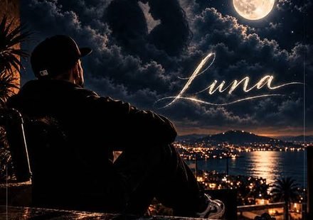 Luna Lyrics